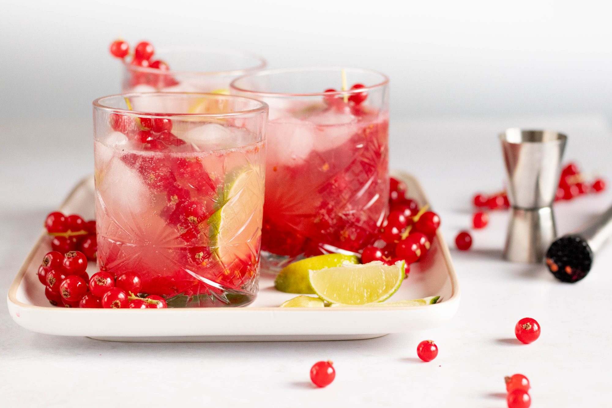 Rode bessen cocktail